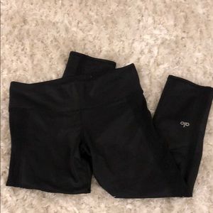 ALO YOGA CROP PANTS